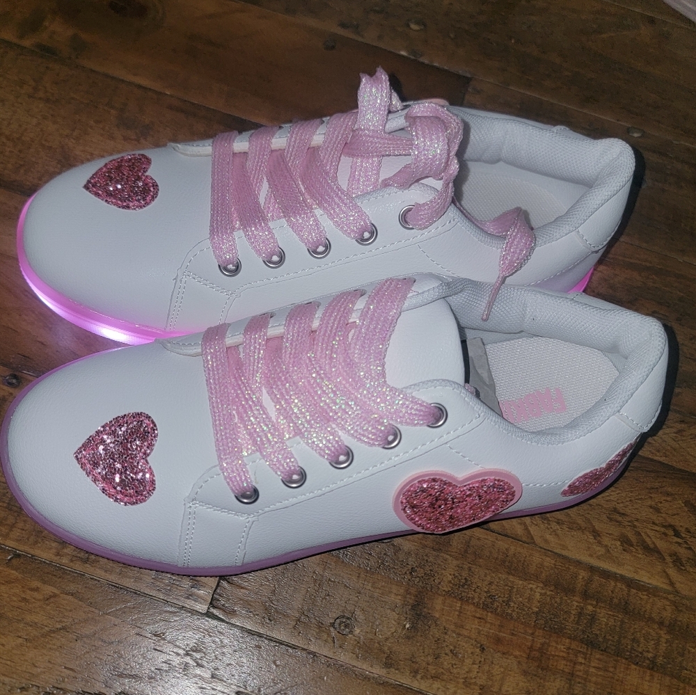 Brand New light up heart sneakers! 🩷
